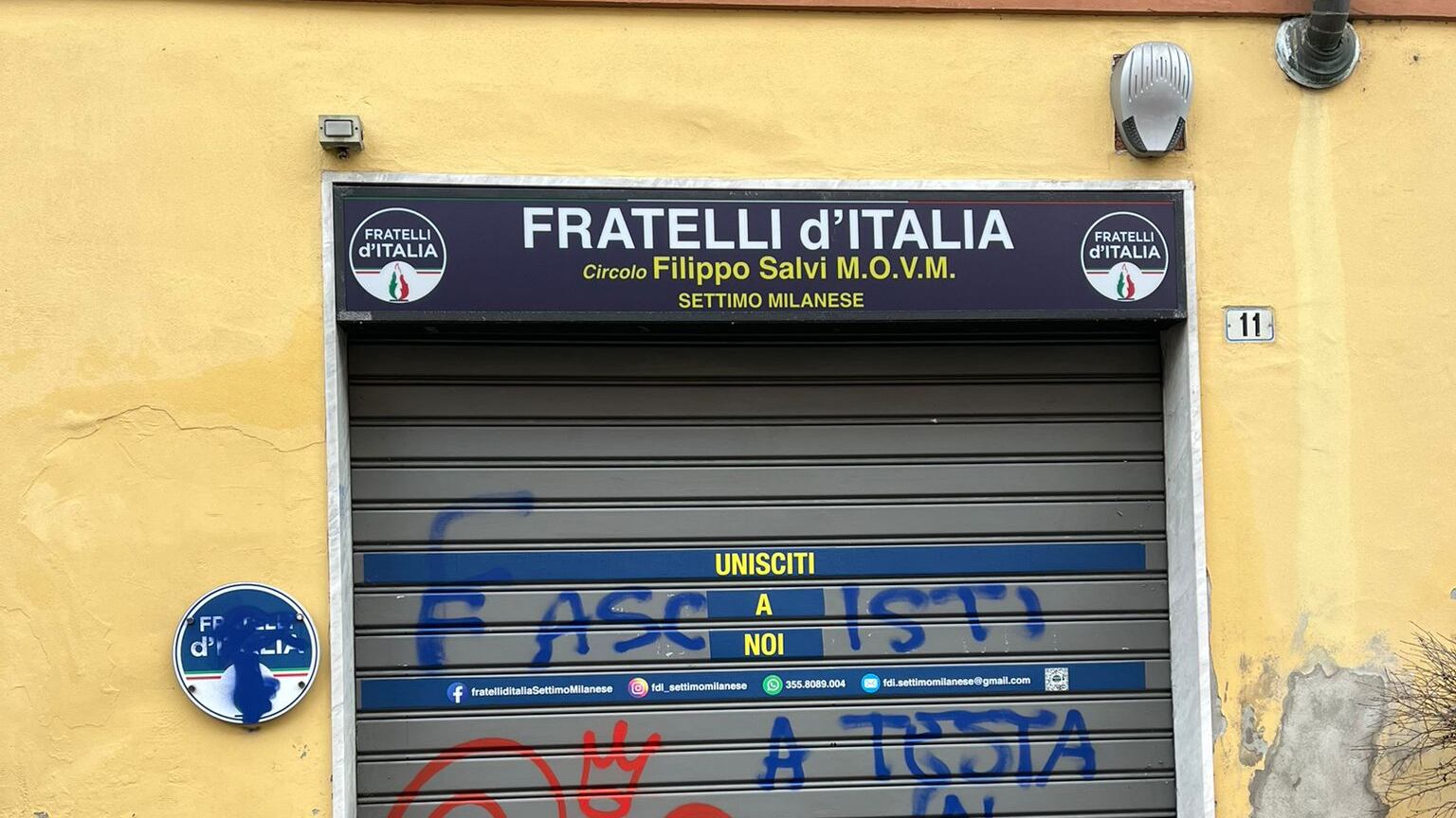 Bavaglio e atti violenti. Così i negazionisti oltraggiano le vittime