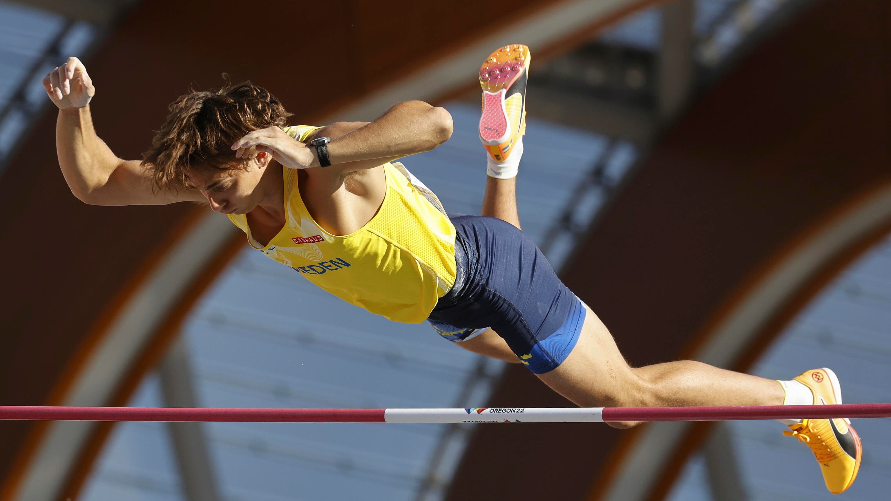 Un volo da record. E Duplantis salta al secondo piano di casa