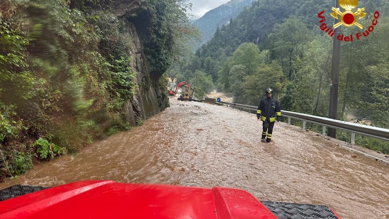 Paesi isolati, black out e danni: caos maltempo