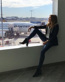 Cindy Crawford hot, in topless e jeans per Vogue 13