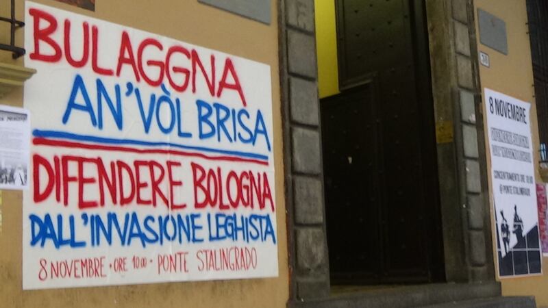 "De-leghizziamo bologna": i cartelli contro Salvini 16