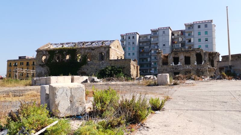 Napoli, la ex Corradini ridotta a macerie 4