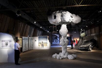 Benvenuti a Dismaland, il tetro parco giochi di Banksy 18