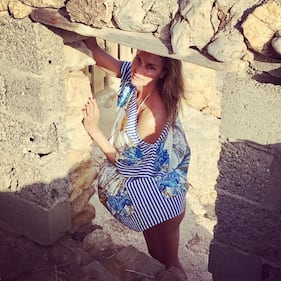 Martina Colombari sexy per il compleanno 13