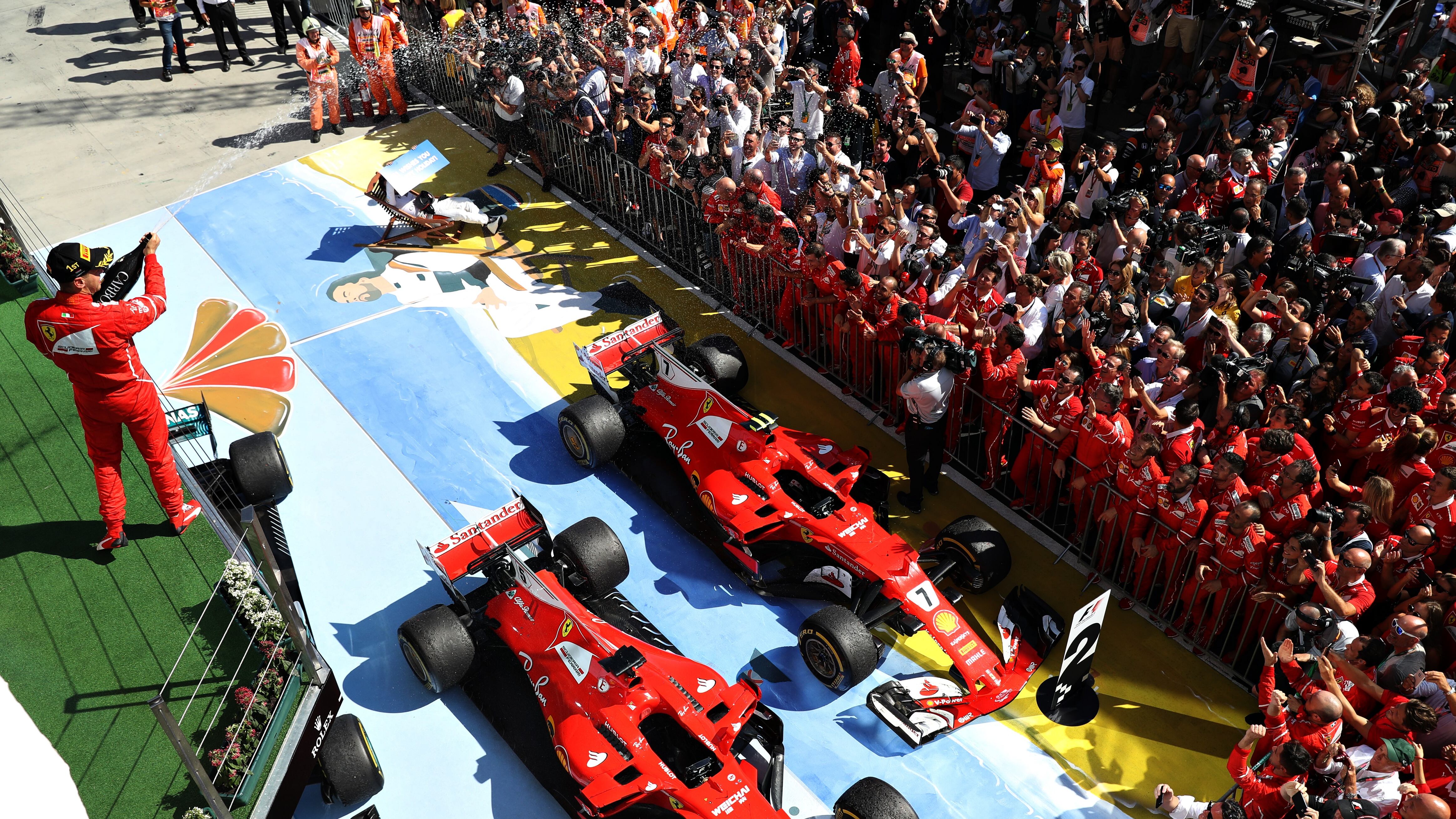 Vettel, sterzata mondiale. Ma il capolavoro di Lewis è un gesto d'altri tempi