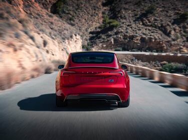 Nuova Tesla Model 3 Performance, la compatta elettrica con accelerazioni a brividi 1