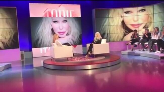 Ivana Spagna: "I miei genitori hanno fatto debiti per farmi rifare il naso"