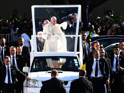 Il Papa dice ancora "no" ai respingimenti dei migranti