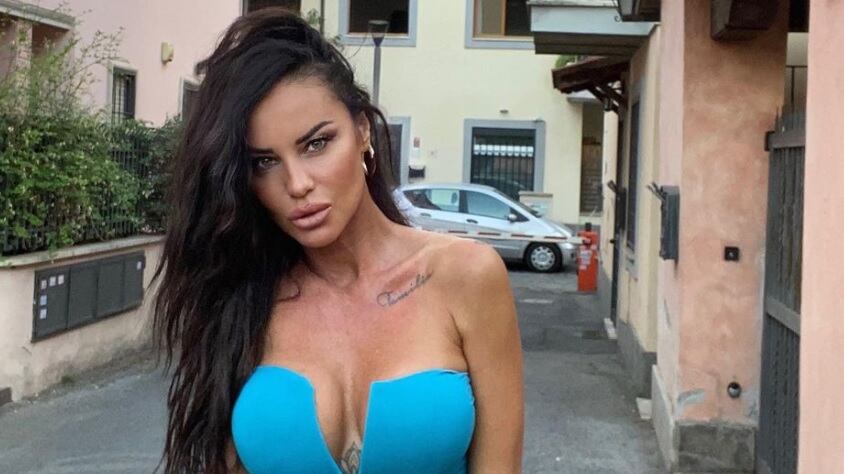 Antonella Mosetti: "Le foto hot su Onlyfans? Campo con quei soldi"