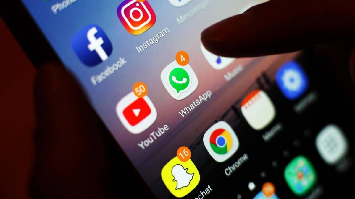 Ingerisce sfere d'argento per un video social: la tragica fine di un bimbo di otto anni