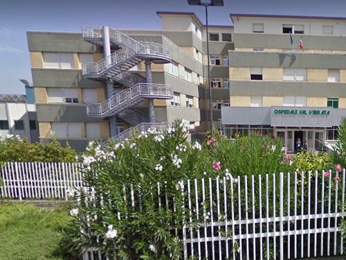 Teramo, dottoressa uccisa a coltellate davanti all'ospedale: aveva denunciato uno stalker