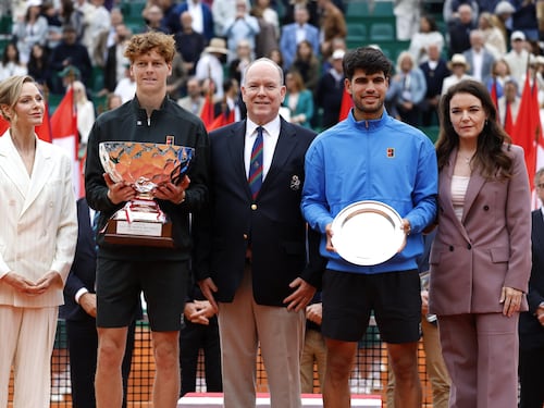 Montecarlo, Sinner batte Alcaraz e si prende la vetta Atp | 7-6, 6-3
