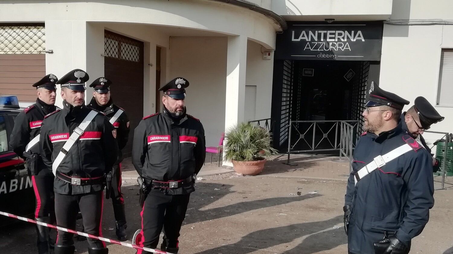 "Lì dentro troppi ragazzi e tutti ubriachi". "La gola pizzicava, poi il panico e l'inferno"