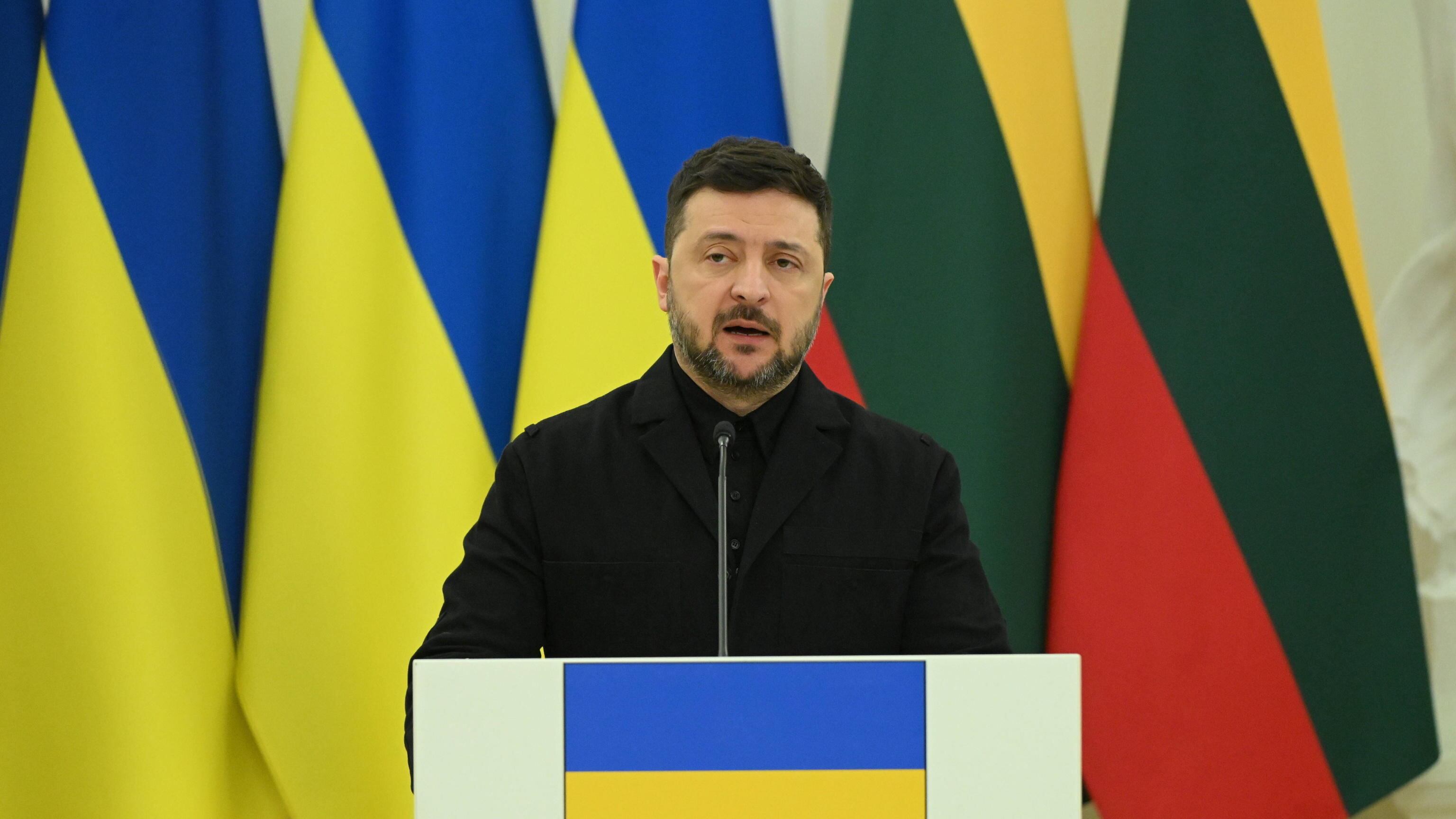 Gli "E5" cercano la prova di forza. "Uniti per Kiev"