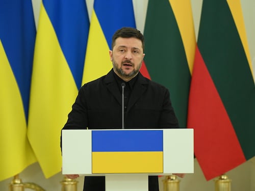 Gli "E5" cercano la prova di forza. "Uniti per Kiev"
