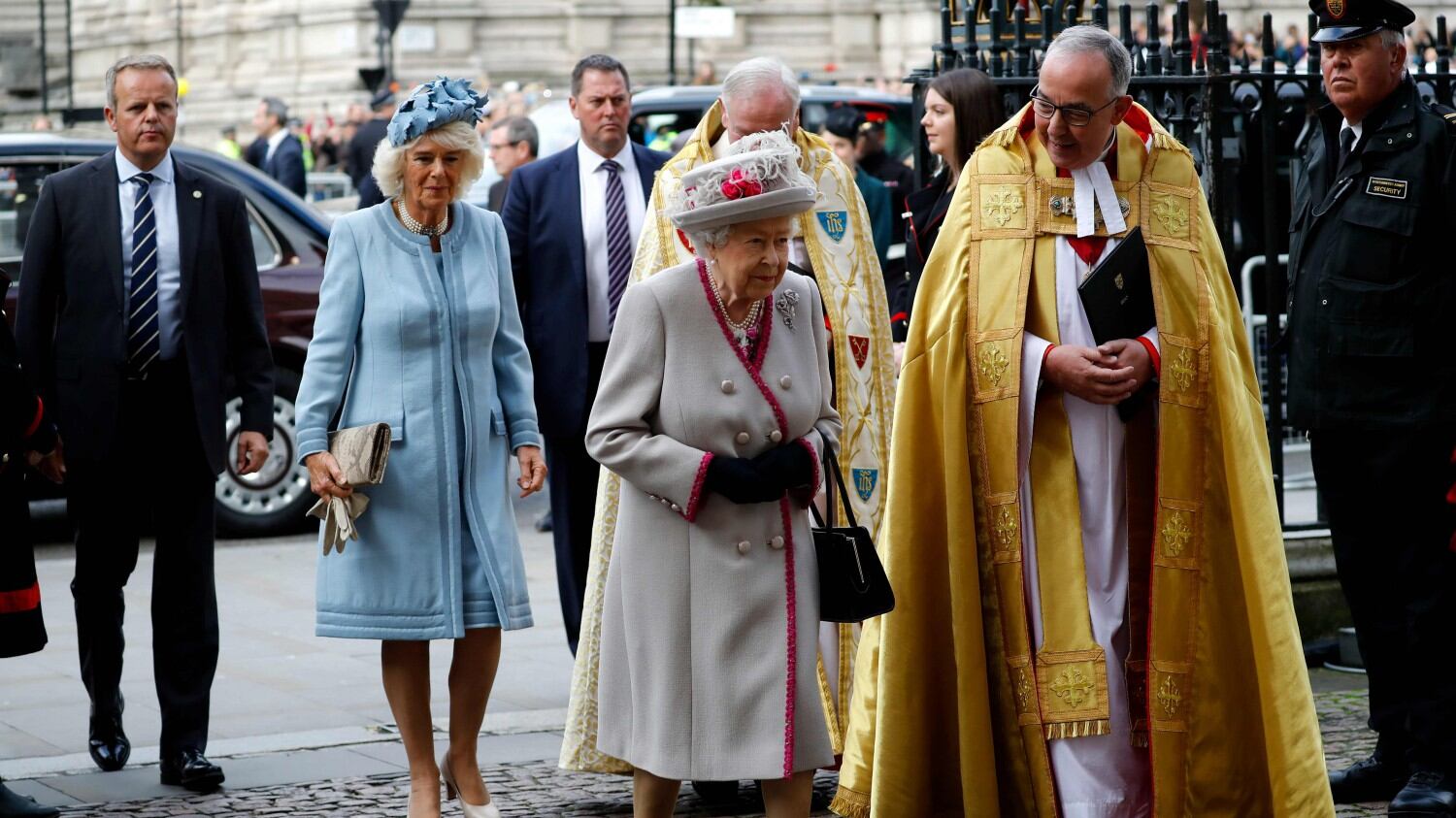 La regina Elisabetta insieme a Camilla