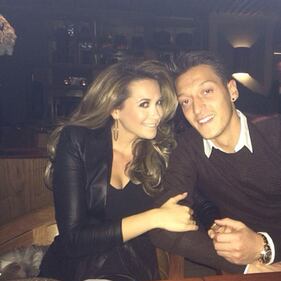 Playboy Özil colpisce ancora: "ruba" la ragazza ad un ex compagno 6
