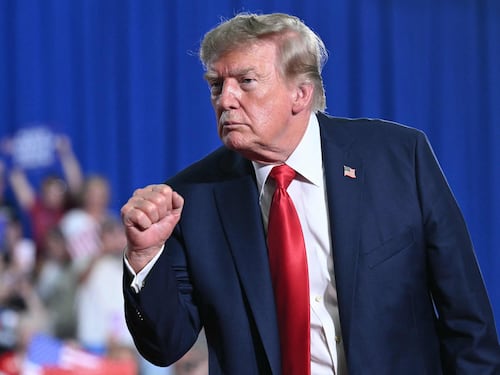 Trump: “Iran spazzato via”. Da Teheran segnali divergenti