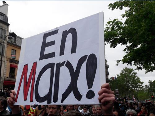 Parigi, la sinistra radicale in piazza per il primo corteo anti-Macron