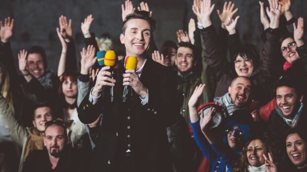 Torna Karaoke, il programma cult che fu di Fiorello. Pintus sarà all'altezza?