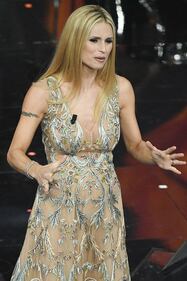 Sanremo 2018: i look sexy della seconda serata 12