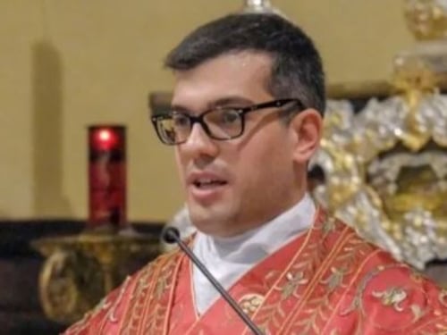 Abusi sessuali su minori: sacerdote ai domiciliari