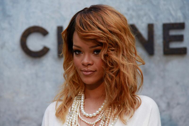 Rihanna, il seno esplode su Instagram. Ma è il profilo di un'amica 8