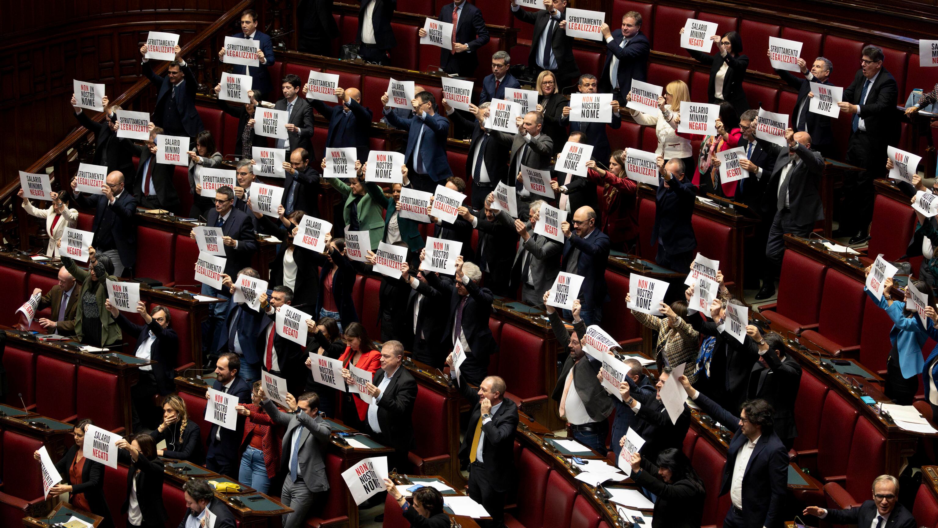 Salario minimo, 11 mesi di chiacchiere