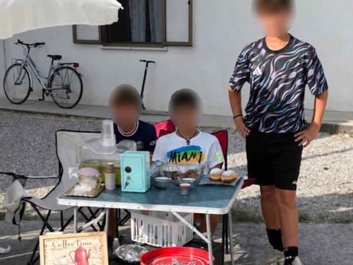 Vendevano le limonate per comprarsi un Ciao: passante denuncia tre ragazzini tra i 13 e i 14 anni