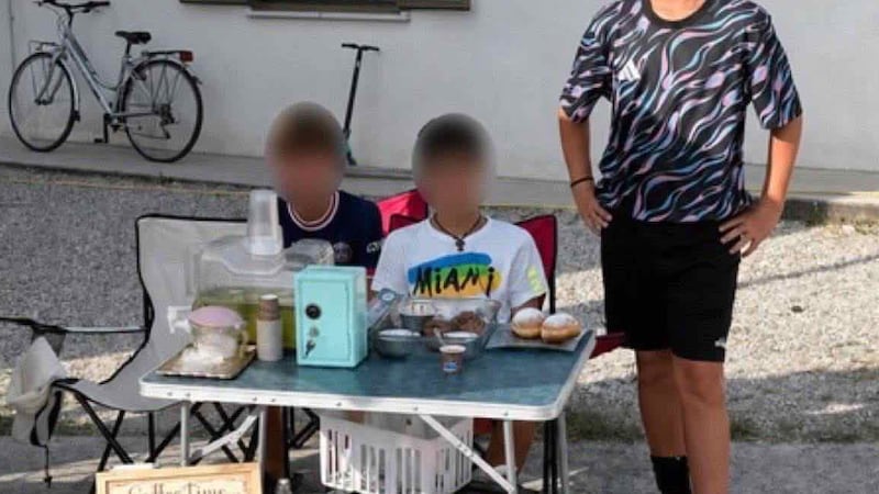 Vendevano le limonate per comprarsi un Ciao: passante denuncia tre ragazzini tra i 13 e i 14 anni