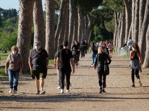 Roma si riscopre disciplinata: niente ressa. A Napoli assembramenti sulla Circumflegrea