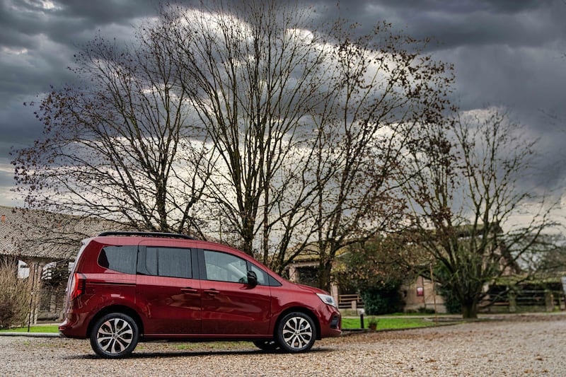 Nuovo Renault Kangoo E-Tech: guarda le foto 2