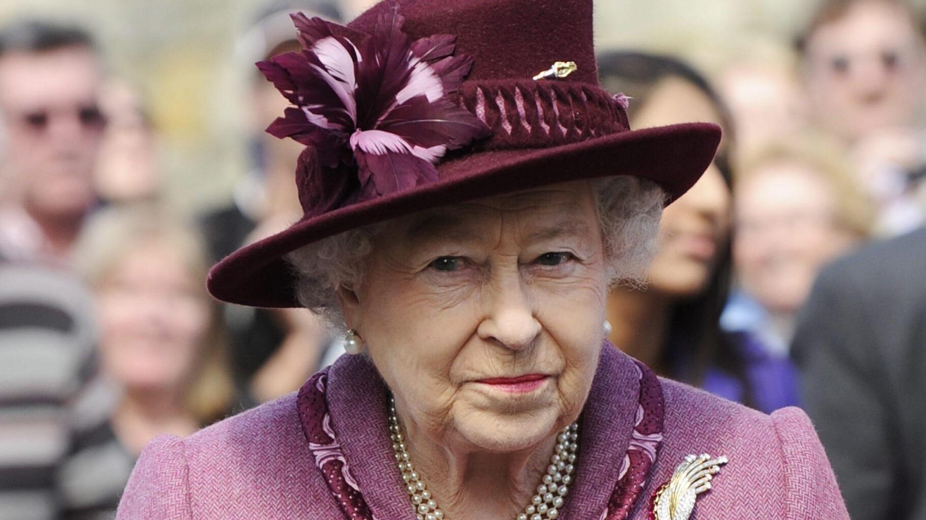 “In silenziosa riflessione”. Ecco come Carlo III ricorderà la morte della regina Elisabetta