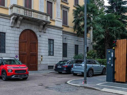 Violenza in pieno centro a Milano