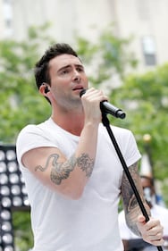 Adam Levine dei Maroon 5 nudo nel nuovo video 15