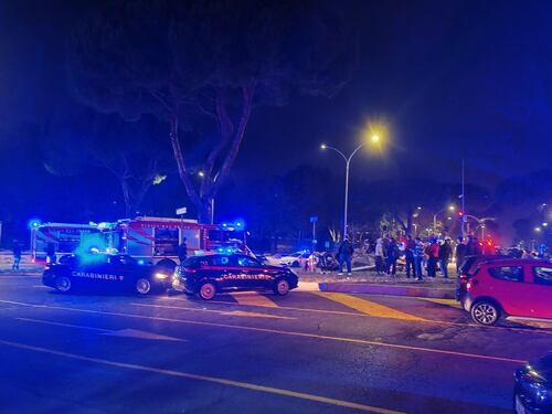 Folle gara di velocità a Roma, un'auto ne travolge un'altra: morta una 20enne