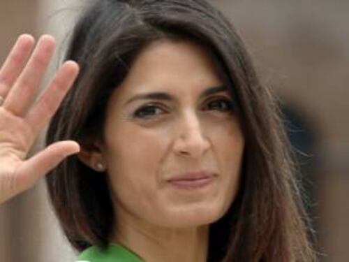 Il Movimento 5 Stelle sta con la Raggi ma è bagarre in Campidoglio