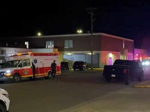 Canada, violento incendio alla base militare di Wainwright: 7 morti e molti feriti