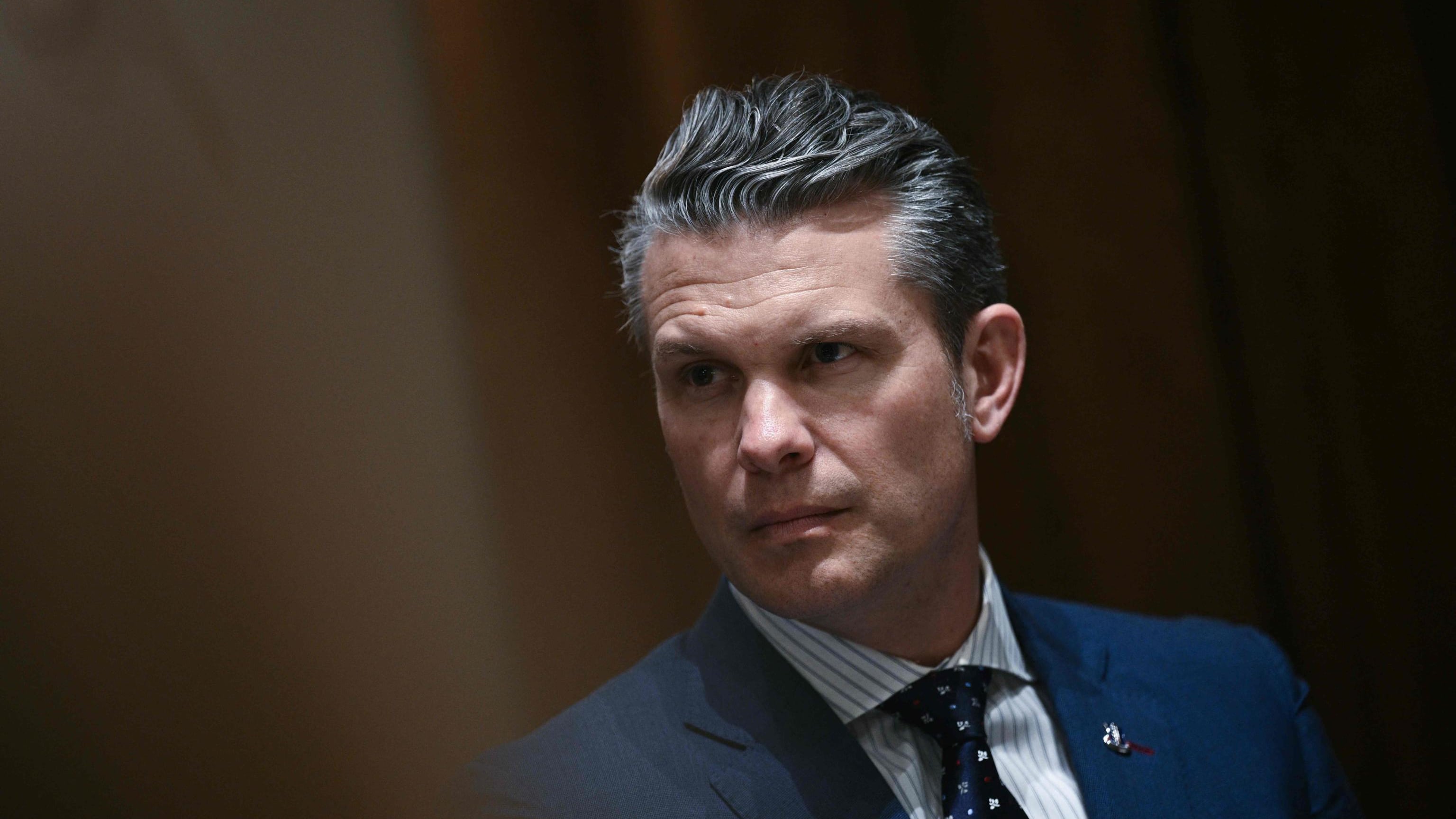 Hegseth punge gli alleati europei: “Distratti da clima e politiche woke”
