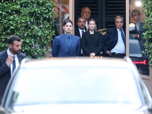 L'ora della compostezza in quella sfilata muta