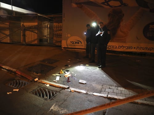 Sangue a Gerusalemme: Hamas lancia un'auto su 15 soldati israeliani