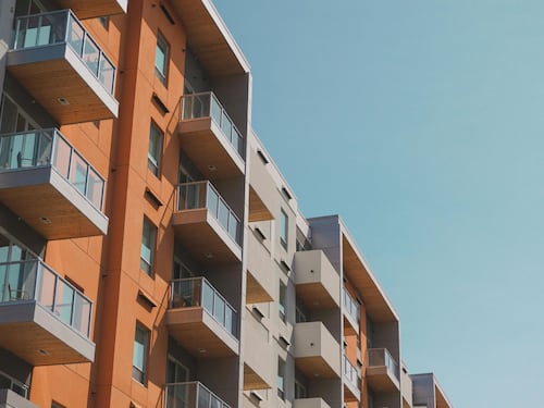 Distacco dal riscaldamento centralizzato: quando è possibile e quali spese restano a carico del condomino