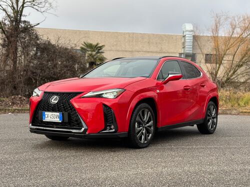 Lexus UX full-hybrid: si aggiorna, più potenza e minori consumi