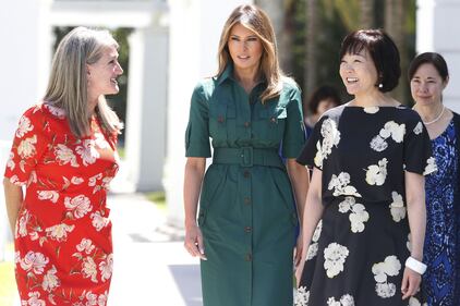 Melania Trump, fascino bianco col premier giapponese 5