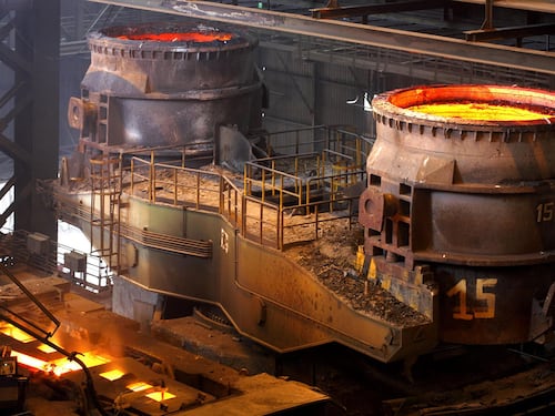 Stop dei giudici all’ex Ilva: altoforni fermi. Bomba esuberi