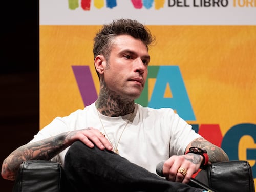 Rissa, percosse e lesioni: Fedez adesso è indagato