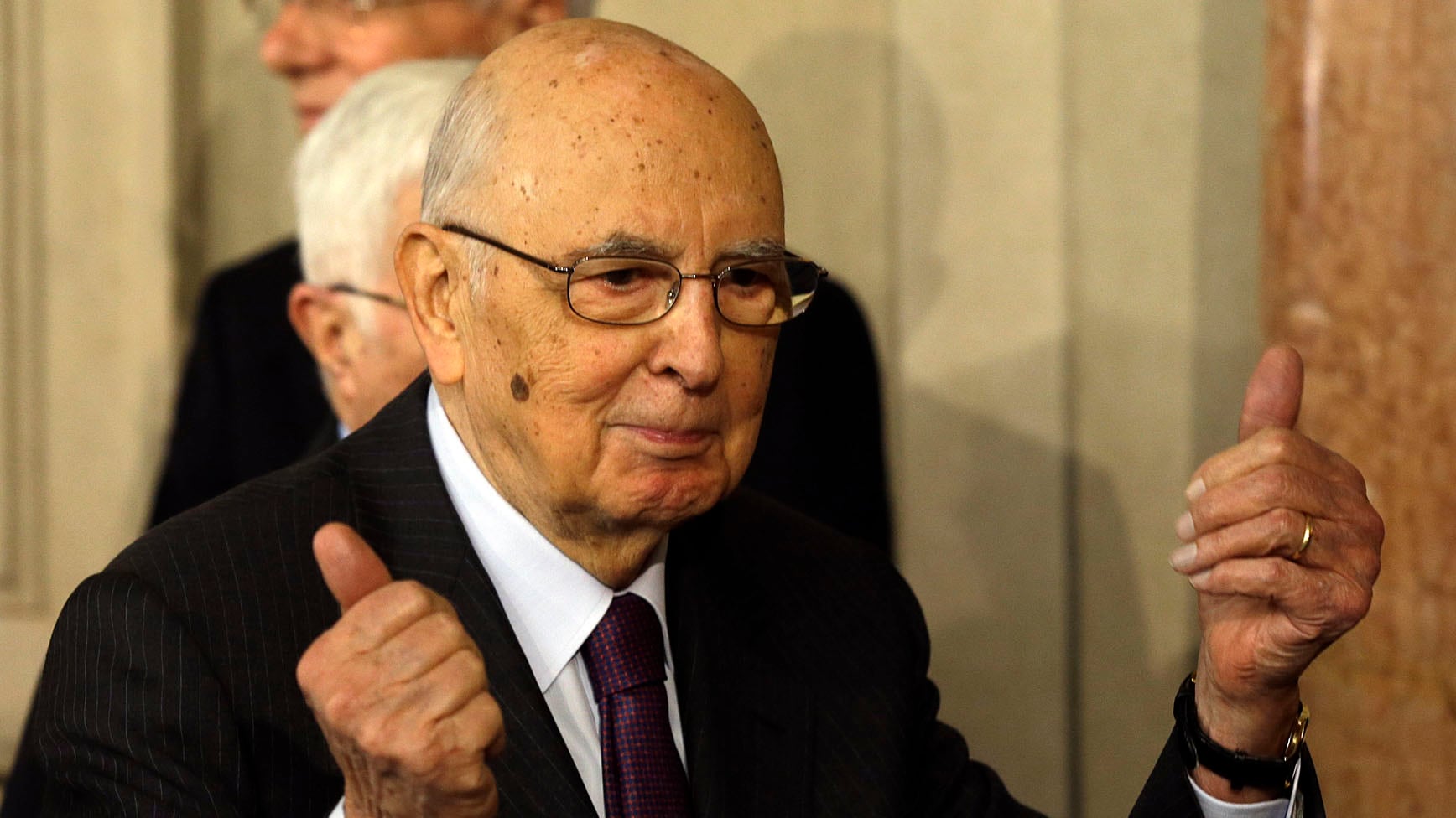 Napolitano come la Rai: tagliate tutti ma non me
