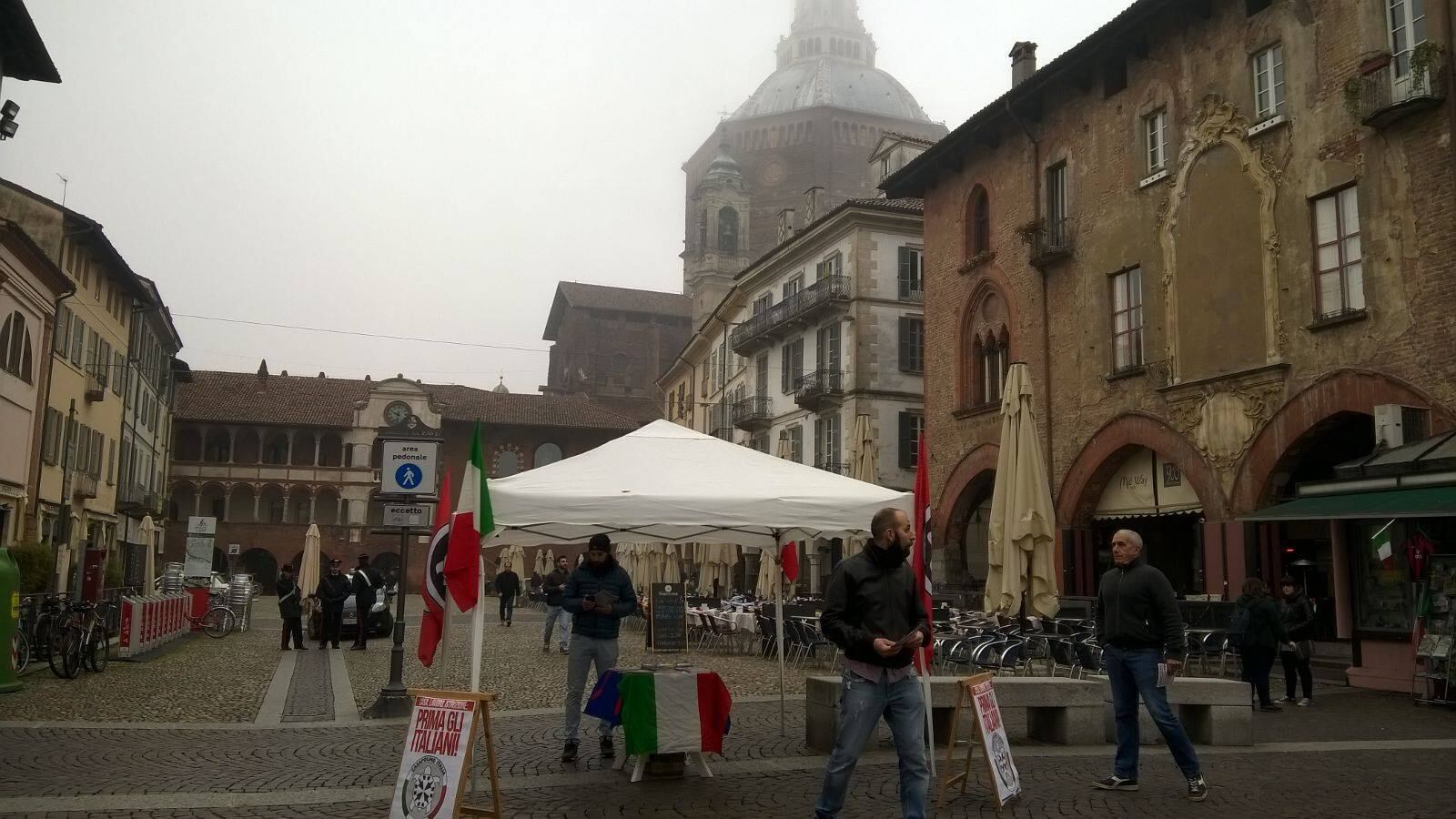 Il fanatismo che nega tutti i totalitarismi