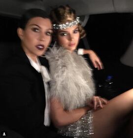 Kim Kardashian e sorelle festeggiano i 60 anni della mamma 20