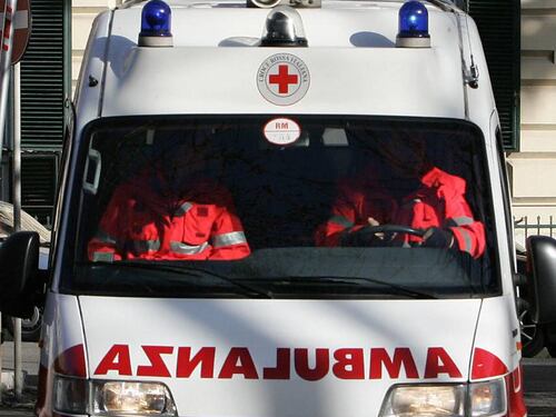 Milano, giovane prende a bastonate la nonna per derubarla